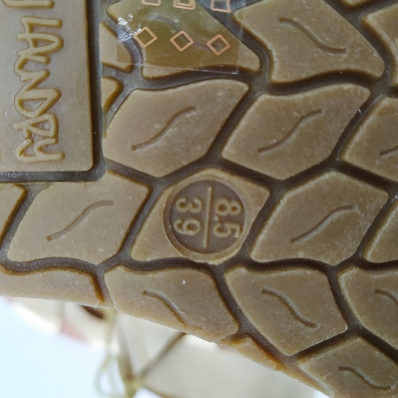 Dirty Laundry Emphasis Women's Sandals Gold STRAPPY Flats Shoes Size 8.5 - Picture 6 of 11